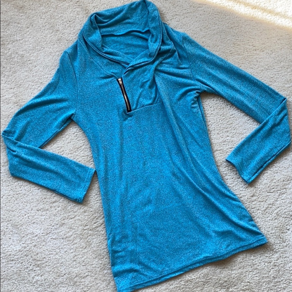 💙 Light blue/teal pullover